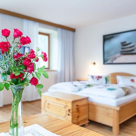 Gasthof St. Adolari Hotell Sankt Ulrich am Pillersee Exteriör bild