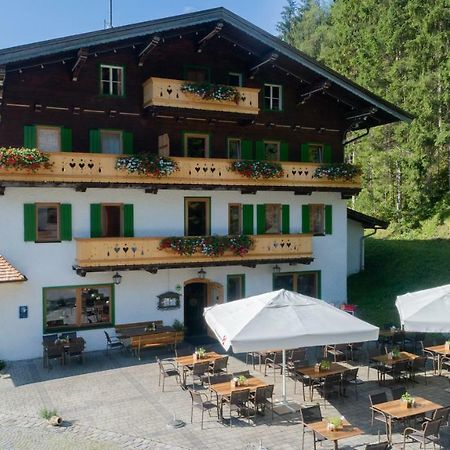 Gasthof St. Adolari Hotell Sankt Ulrich am Pillersee Exteriör bild