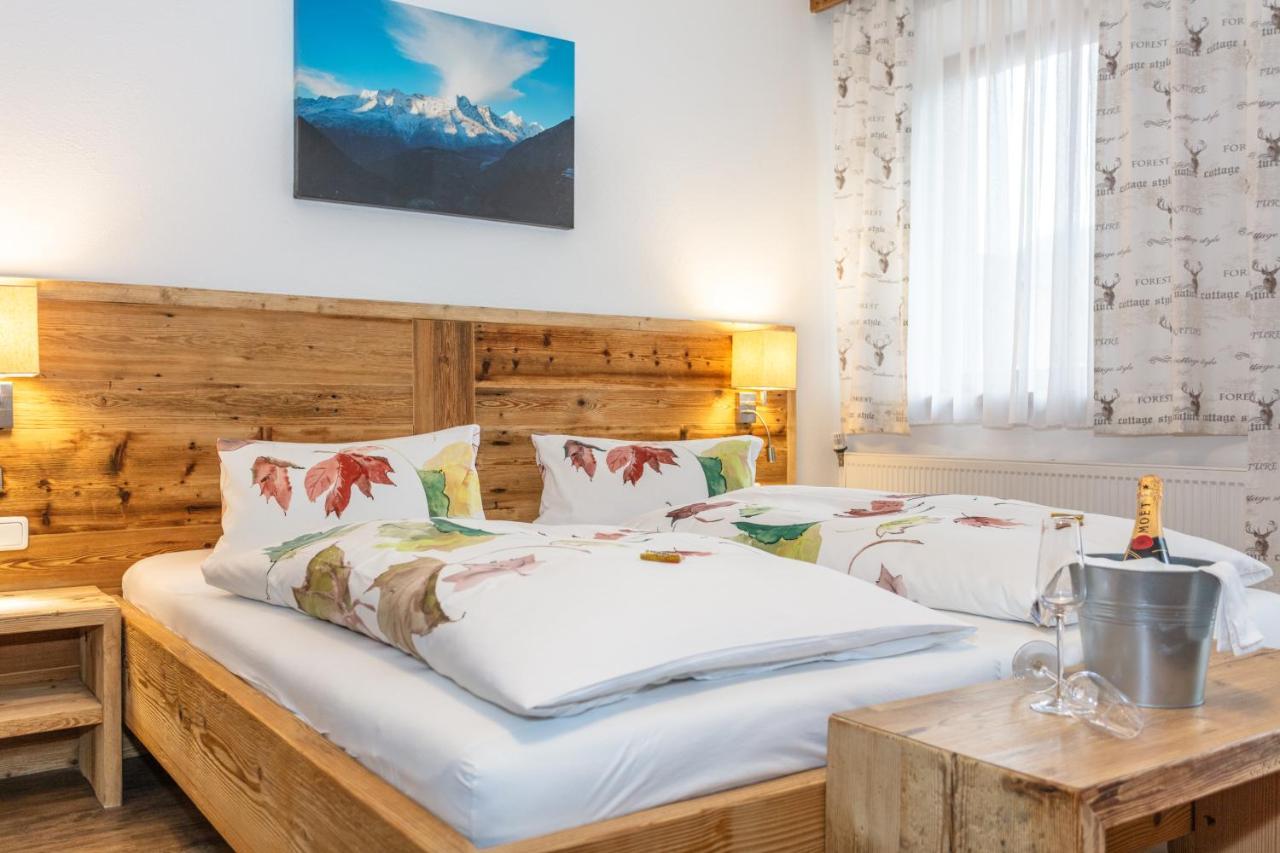 Gasthof St. Adolari Hotell Sankt Ulrich am Pillersee Exteriör bild