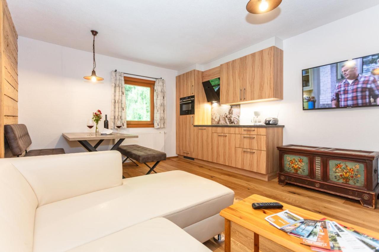 Gasthof St. Adolari Hotell Sankt Ulrich am Pillersee Exteriör bild