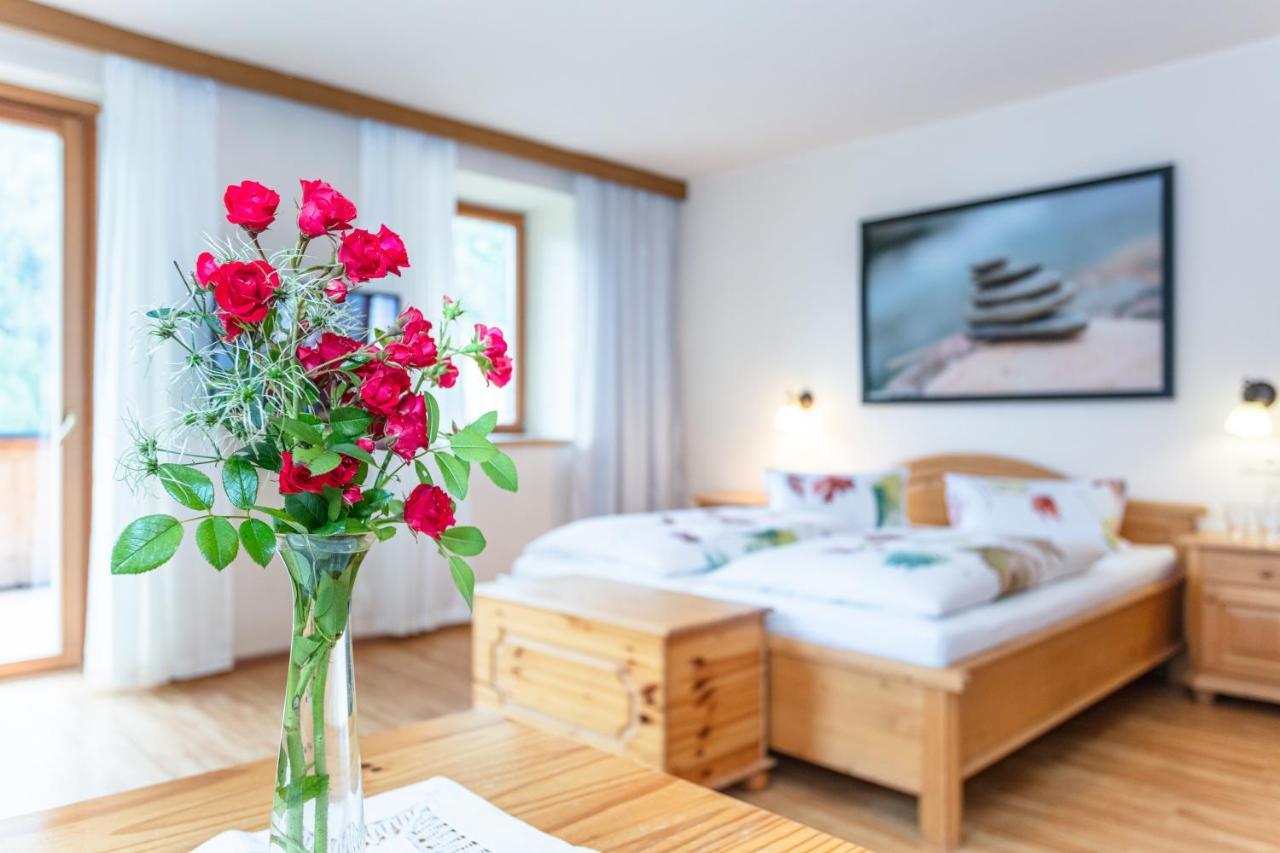 Gasthof St. Adolari Hotell Sankt Ulrich am Pillersee Exteriör bild