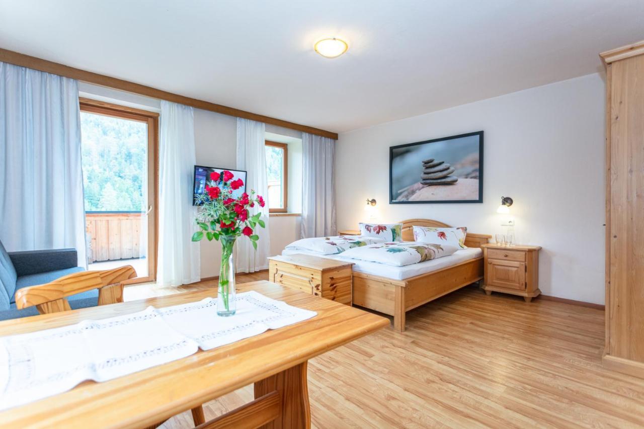 Gasthof St. Adolari Hotell Sankt Ulrich am Pillersee Exteriör bild