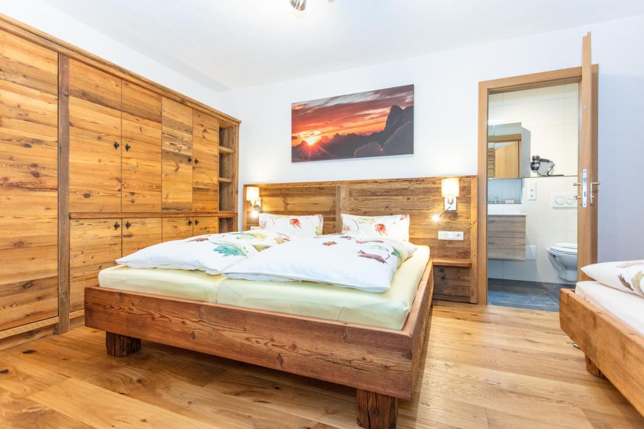 Gasthof St. Adolari Hotell Sankt Ulrich am Pillersee Exteriör bild