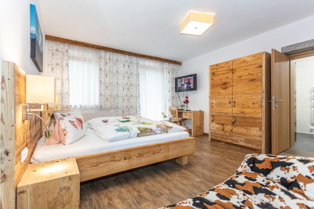 Gasthof St. Adolari Hotell Sankt Ulrich am Pillersee Exteriör bild
