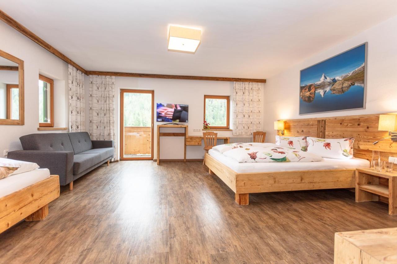 Gasthof St. Adolari Hotell Sankt Ulrich am Pillersee Exteriör bild