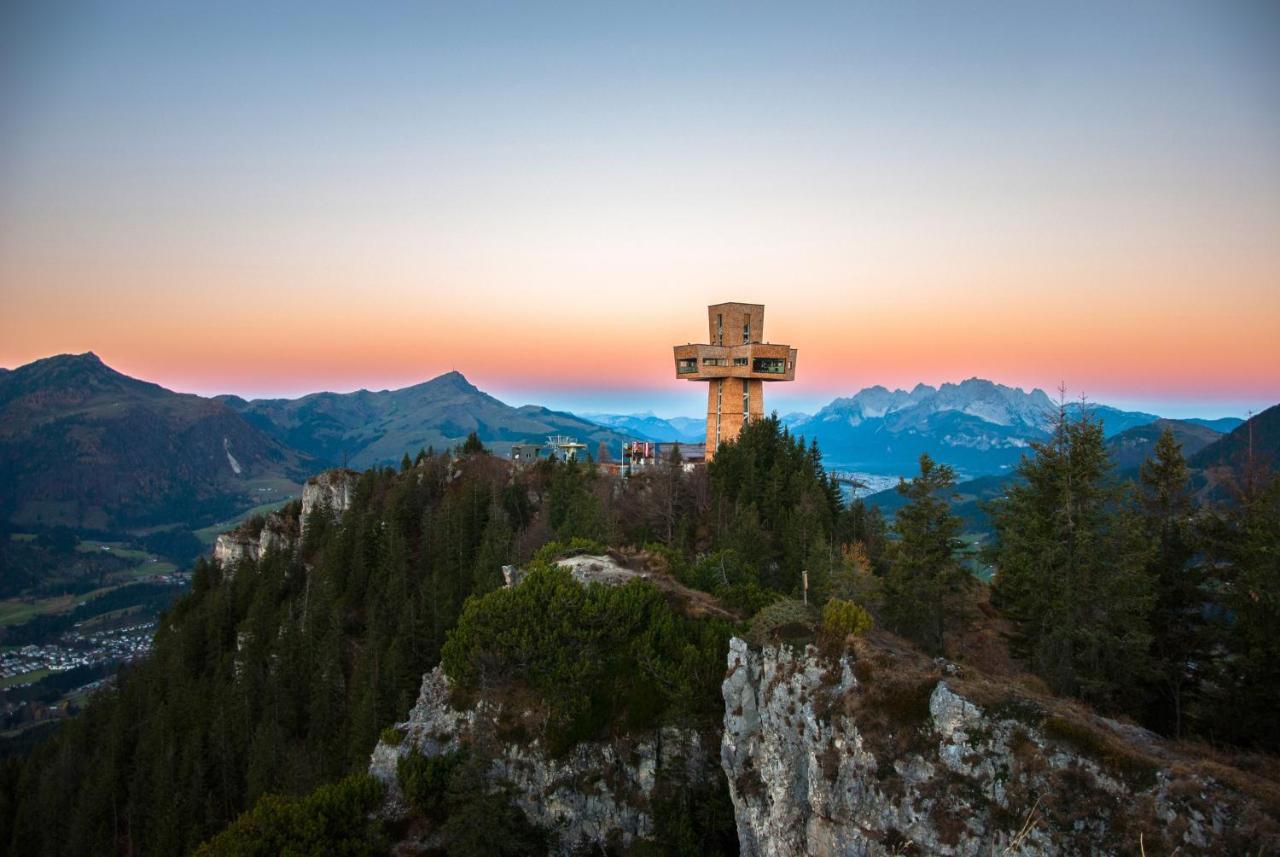 Gasthof St. Adolari Hotell Sankt Ulrich am Pillersee Exteriör bild