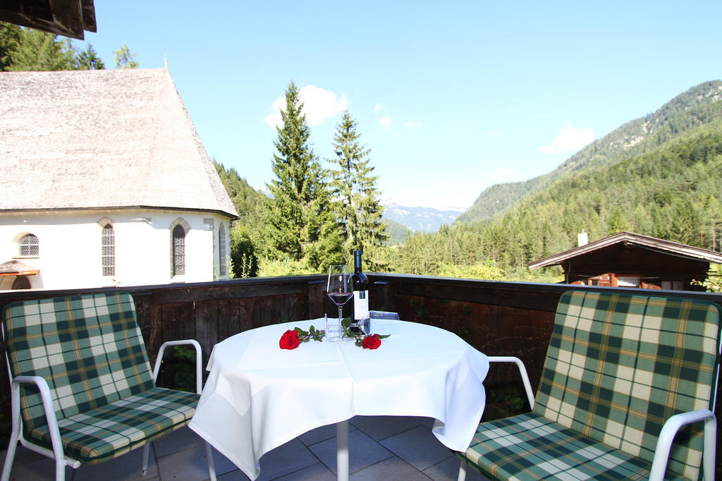 Gasthof St. Adolari Hotell Sankt Ulrich am Pillersee Rum bild