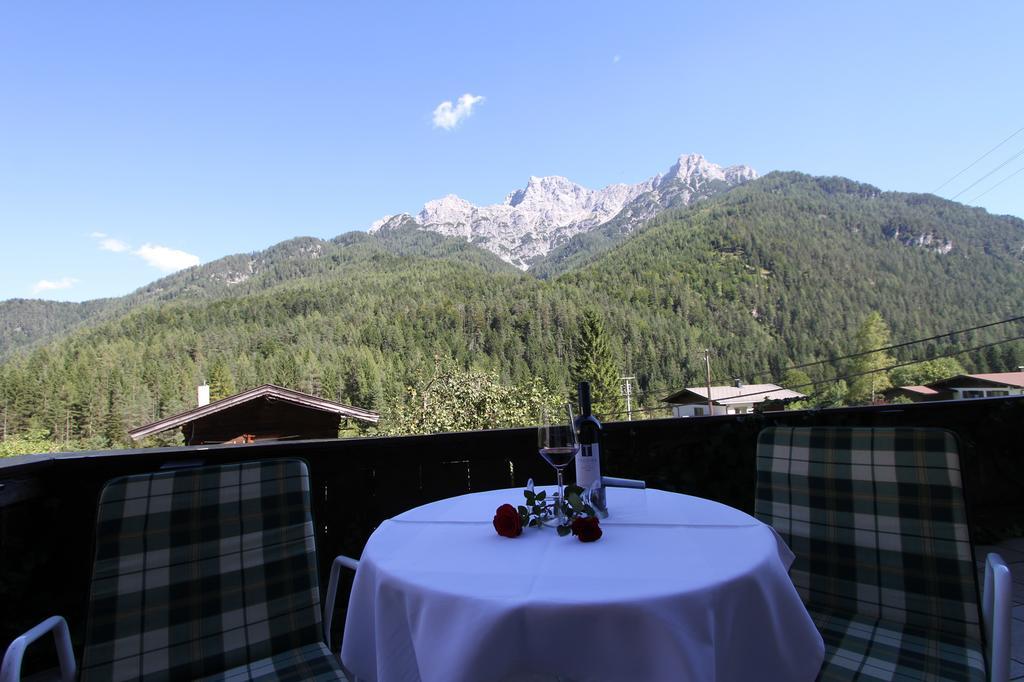 Gasthof St. Adolari Hotell Sankt Ulrich am Pillersee Rum bild