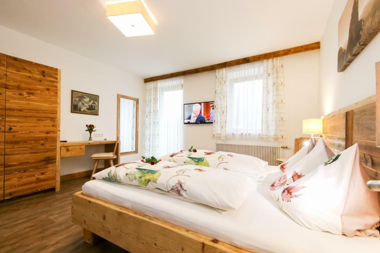Gasthof St. Adolari Hotell Sankt Ulrich am Pillersee Exteriör bild