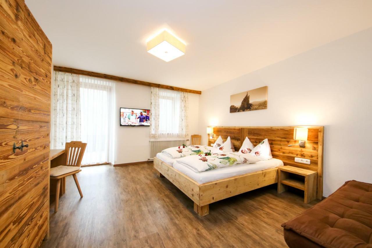 Gasthof St. Adolari Hotell Sankt Ulrich am Pillersee Exteriör bild