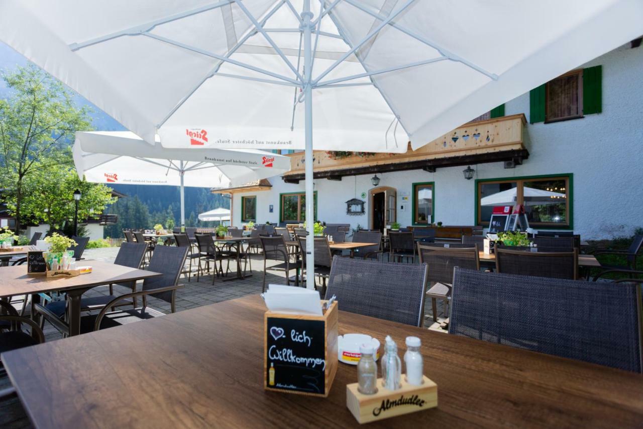 Gasthof St. Adolari Hotell Sankt Ulrich am Pillersee Exteriör bild