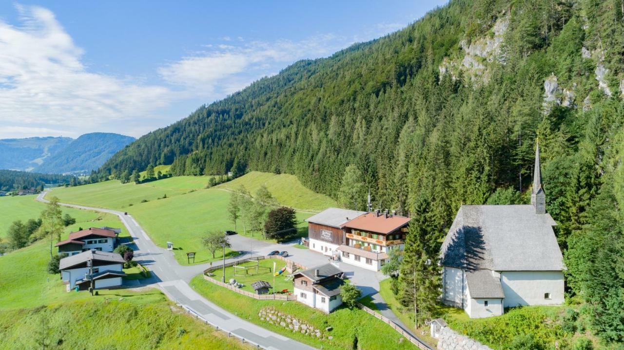 Gasthof St. Adolari Hotell Sankt Ulrich am Pillersee Exteriör bild