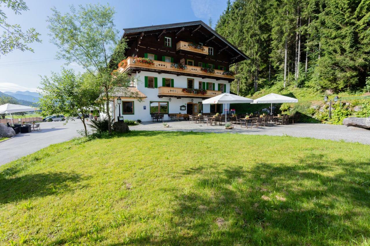 Gasthof St. Adolari Hotell Sankt Ulrich am Pillersee Exteriör bild